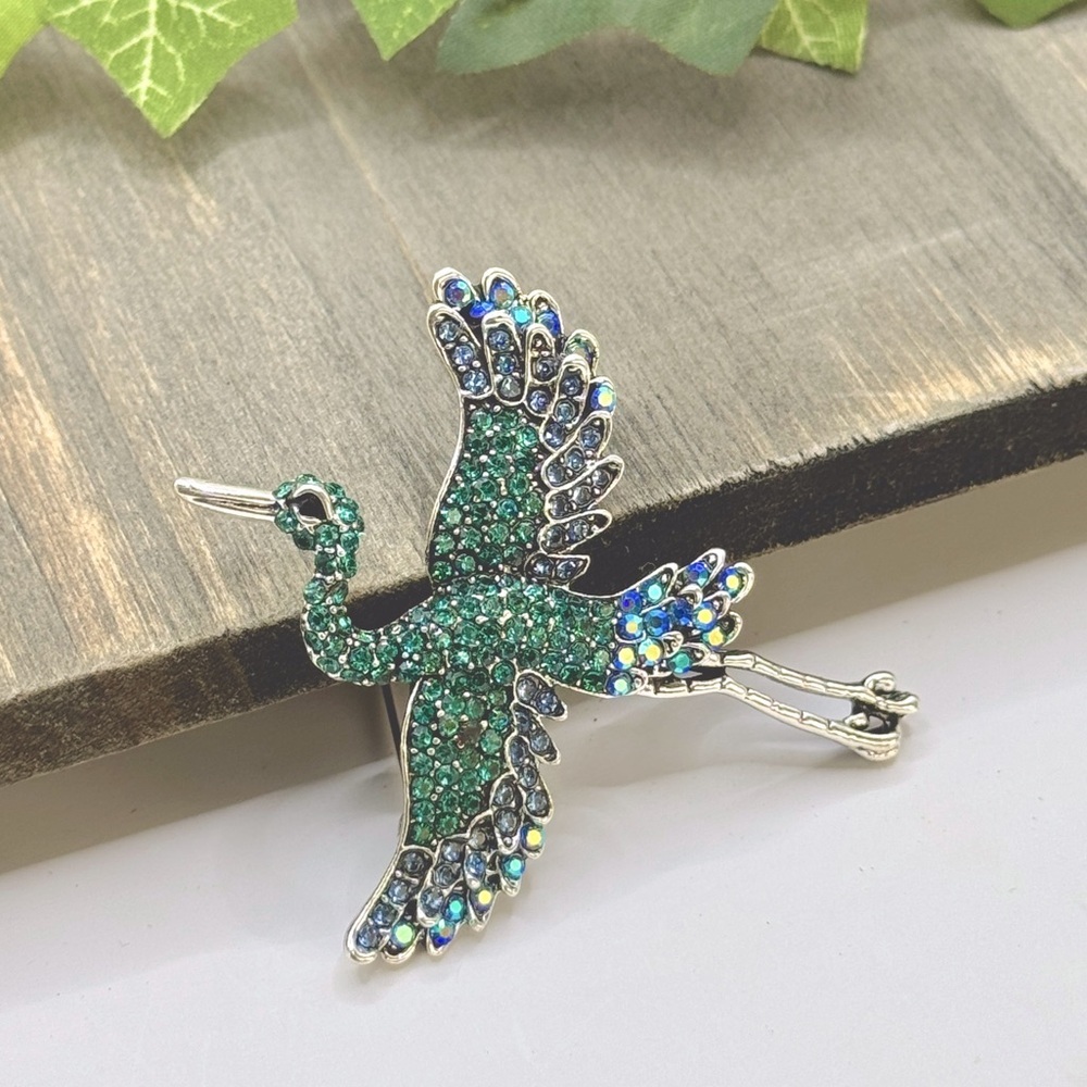 🌻 3/$25 Rhinestones Elegant Blue and Green Bird Brooch - Picture 5 of 9